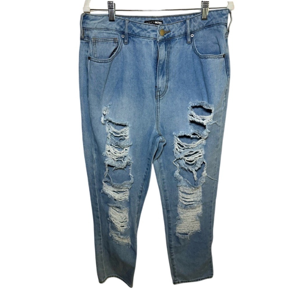 Fashion Nova Juniors Size 15 Light Blue Distressed High Rise Relaxed Jeans